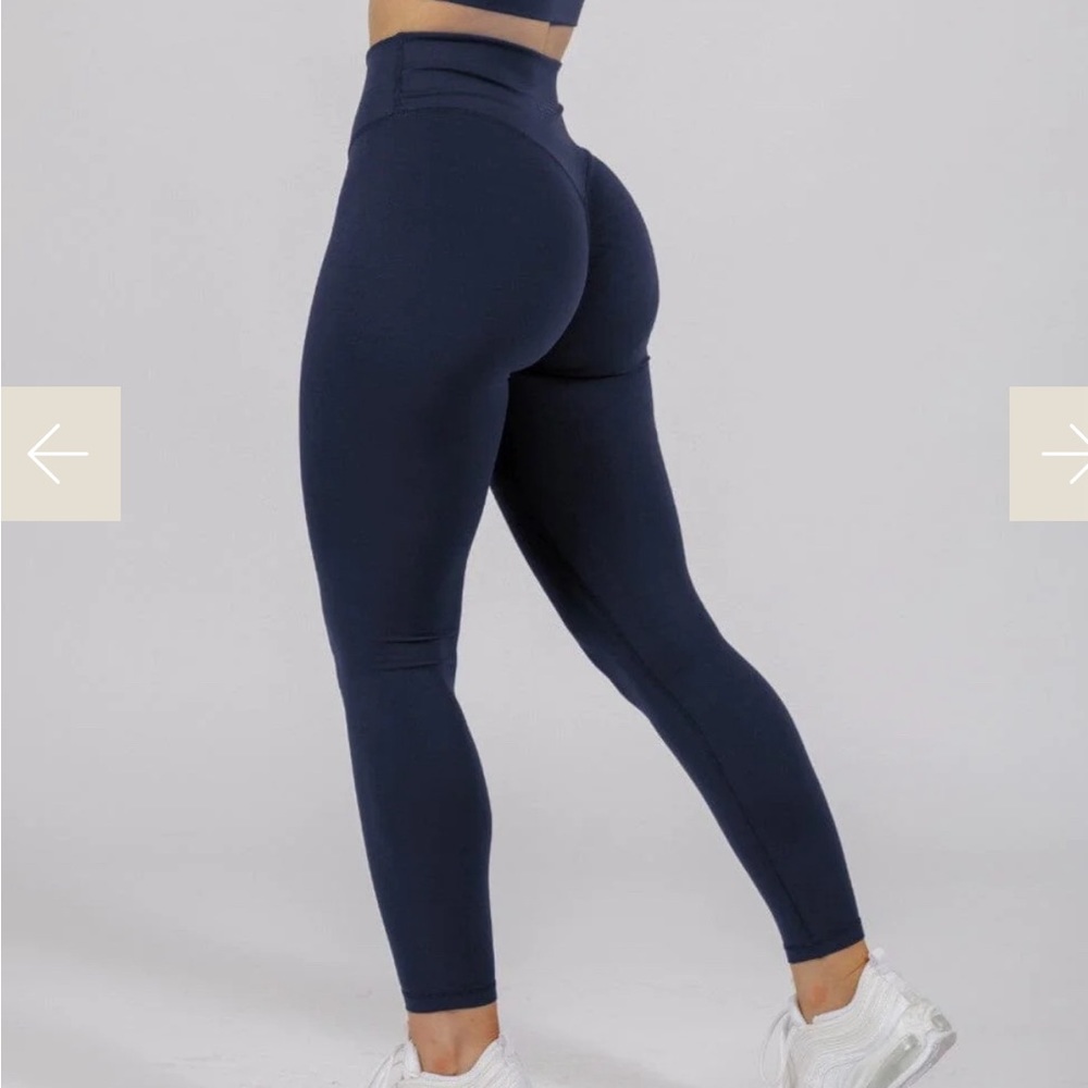 Paragon Sculptseam Plus Leggings size medium fits like a small